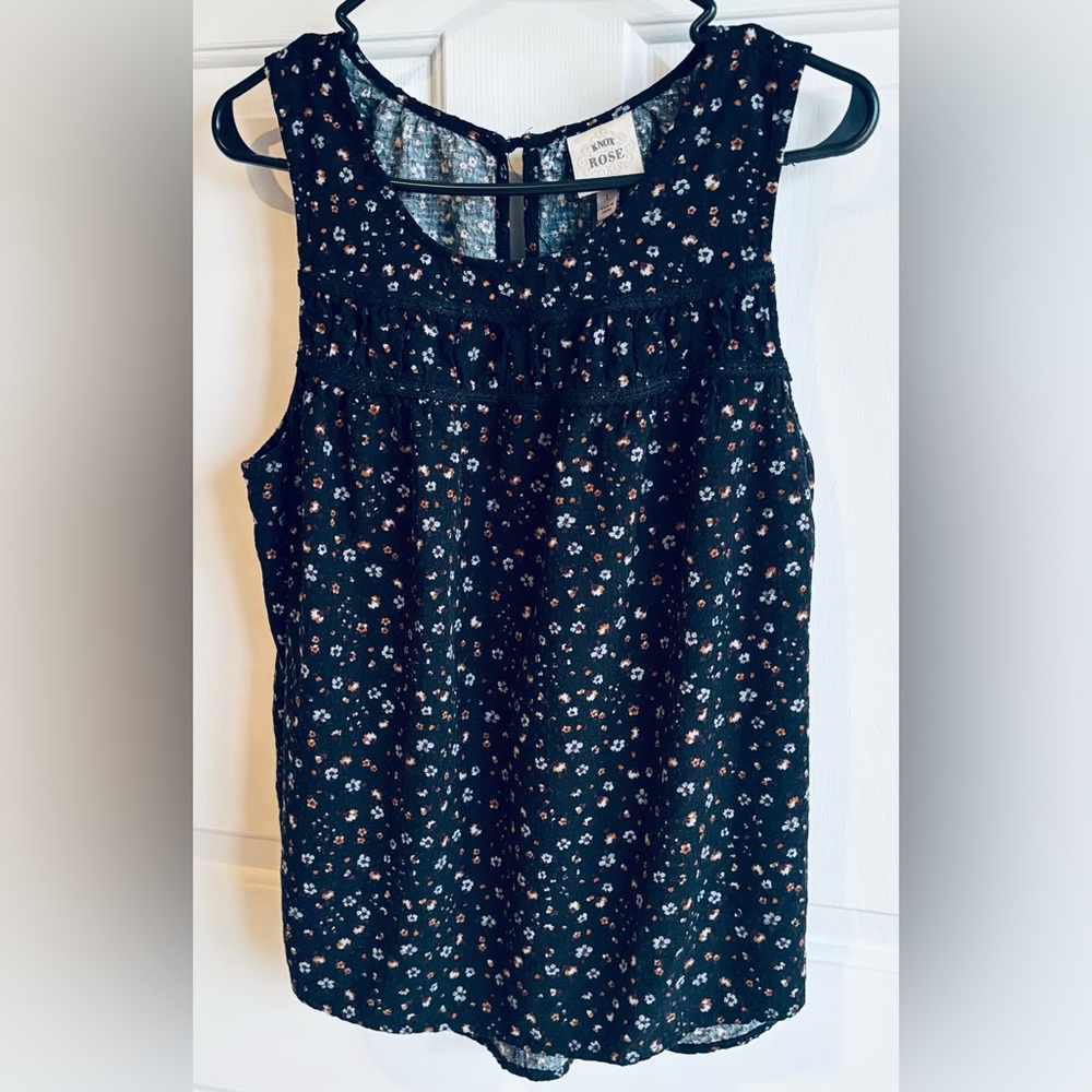 Size Large Floral Sleeveless Top by Knox Rose